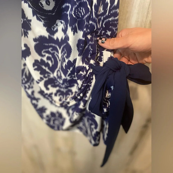 Joy Joy Floral Printed Tie Waist Sleeveless Top- Navy/Ivory size M - Picture 5 of 5